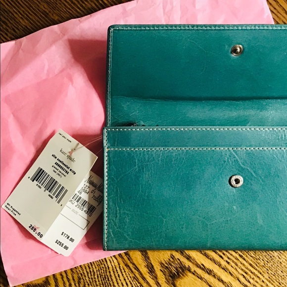 Gorgeous Kate Spade Wallet - Picture 5 of 6